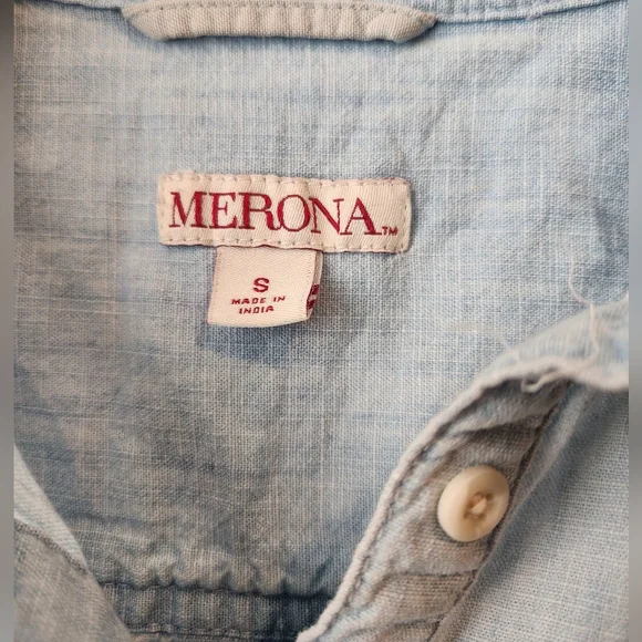 Womens denim button-down~size S - Picture 2 of 4